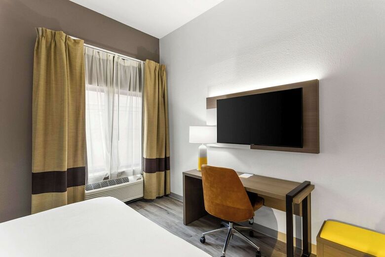 Hotel Comfort Suites