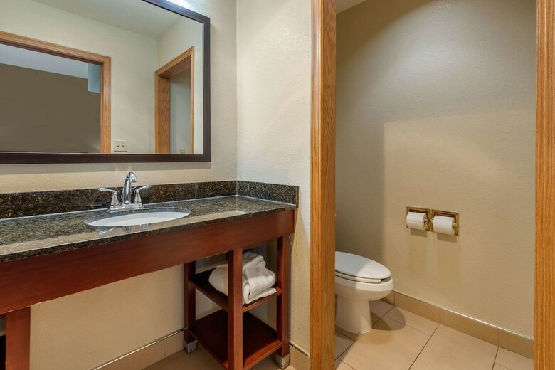 Hotel Comfort Suites