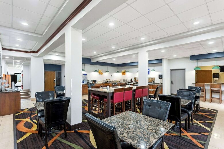Hotel Comfort Suites