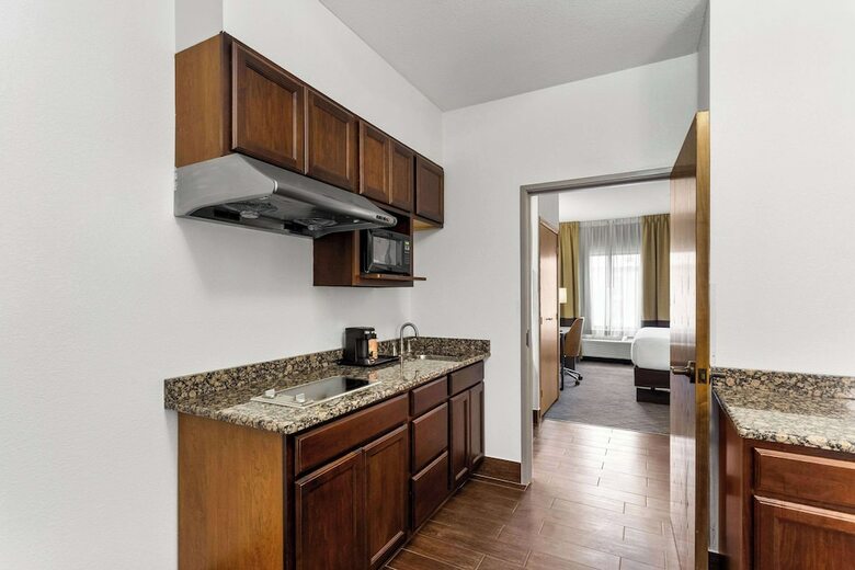 Hotel Comfort Suites