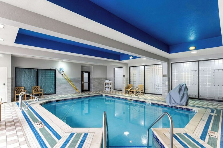 Hotel Comfort Suites