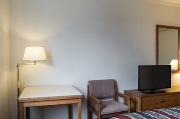Hotel Rodeway Inn & Suites