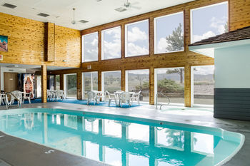 Hotel Rodeway Inn & Suites