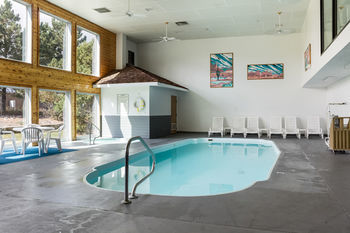 Hotel Rodeway Inn & Suites
