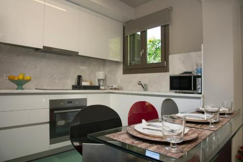 Villa Tripodon Plaka | In The Shade Of Acropolis