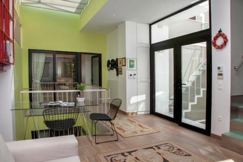 Villa Tripodon Plaka | In The Shade Of Acropolis