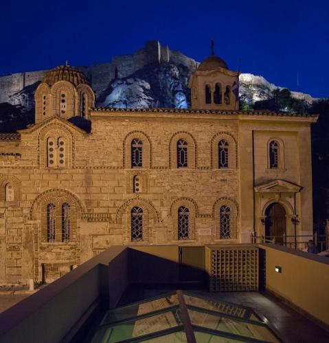Villa Tripodon Plaka | In The Shade Of Acropolis