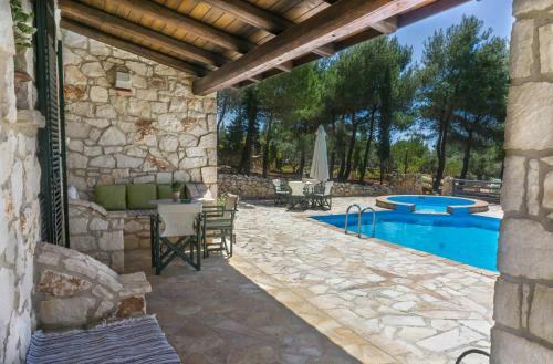 Villa Aresti Mountain Resort