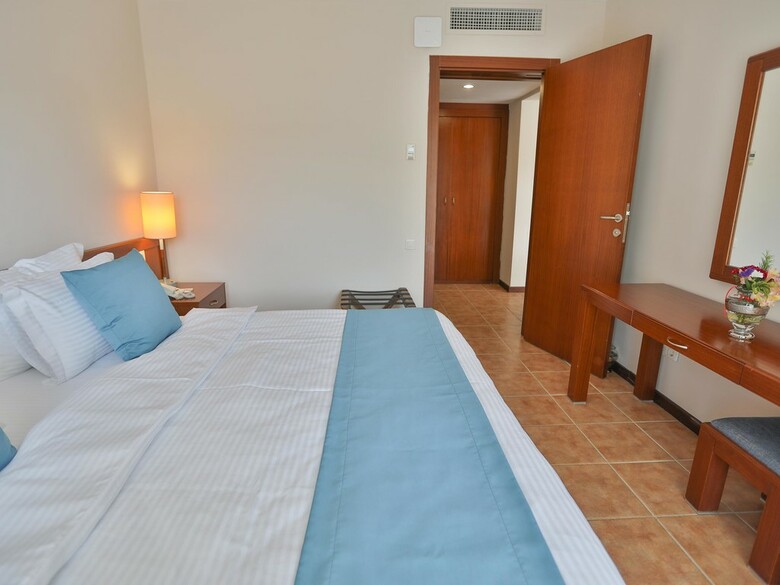 Happy Hotel