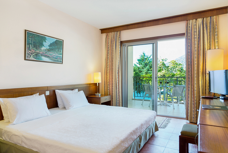 Happy Hotel