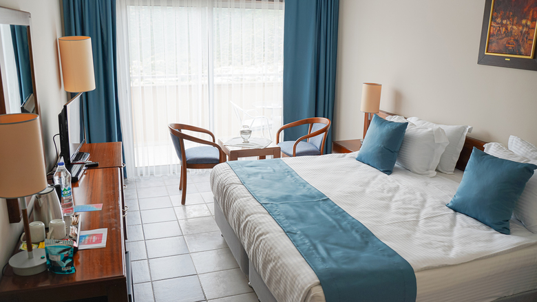 Happy Hotel