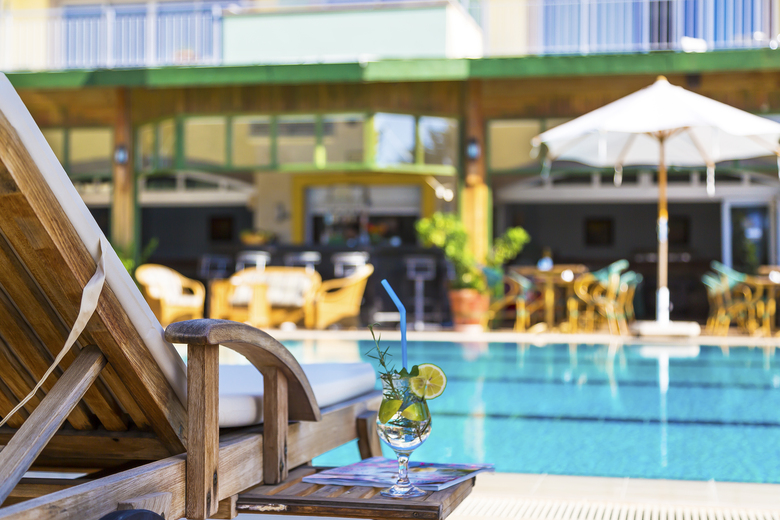 Happy Hotel