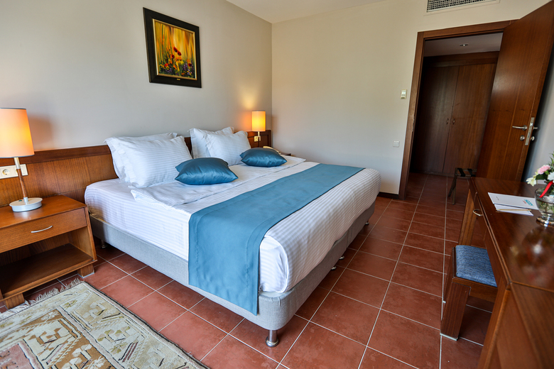 Happy Hotel