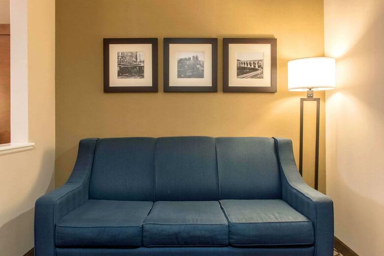 Hotel Comfort Suites
