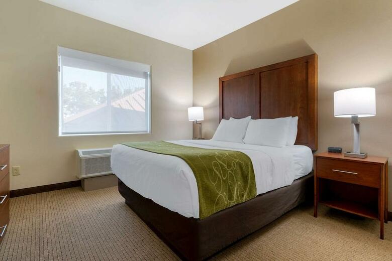 Hotel Comfort Suites