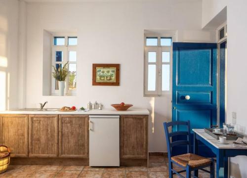 Hostal Schinoussa Guesthouse