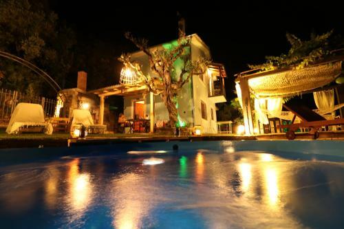 Fakistra House
