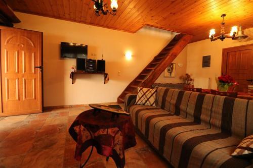 Fakistra House