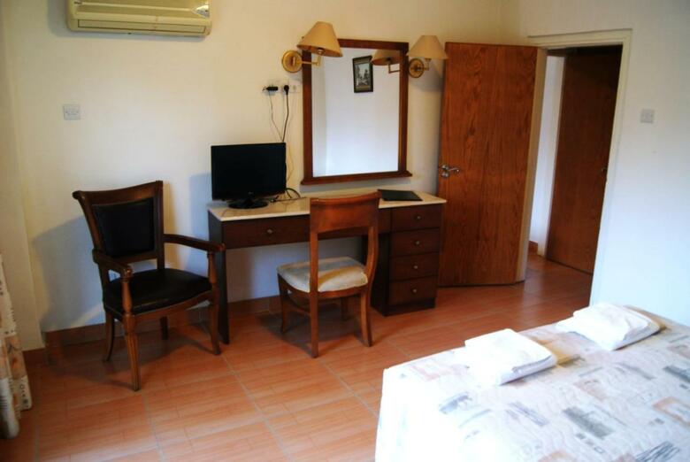 Moniatis Hotel