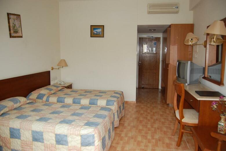 Moniatis Hotel