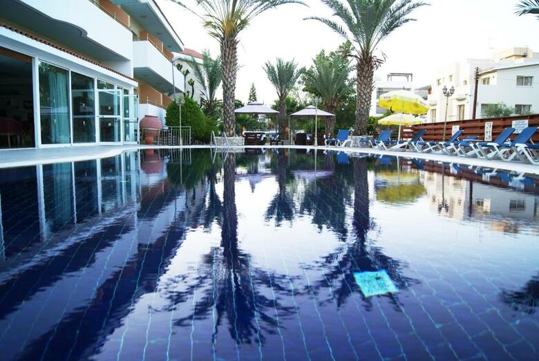 Moniatis Hotel