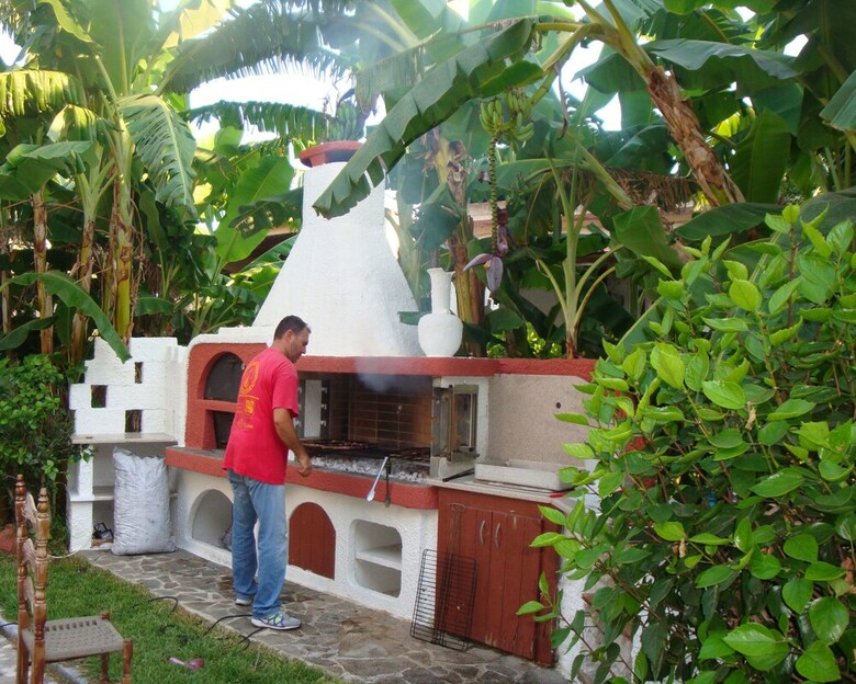 Oasis Hotel & Bungalows