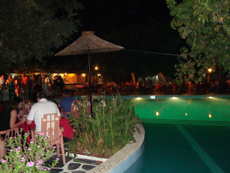 Oasis Hotel & Bungalows