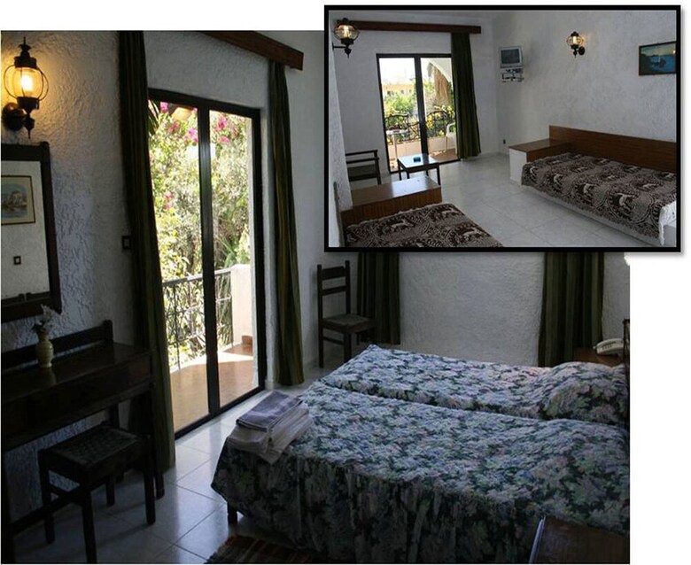 Oasis Hotel & Bungalows