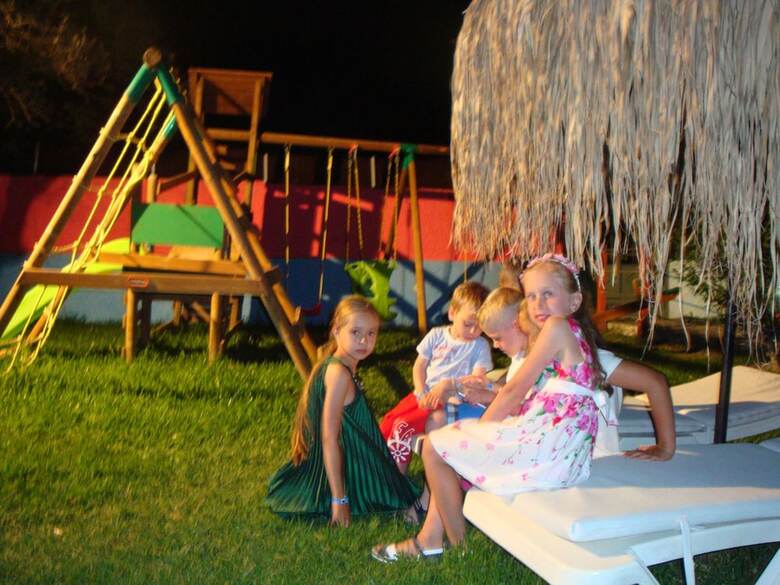 Oasis Hotel & Bungalows
