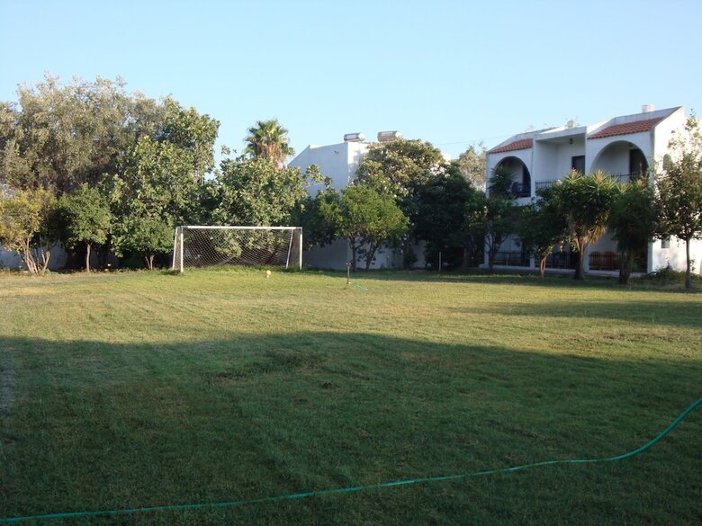 Oasis Hotel & Bungalows