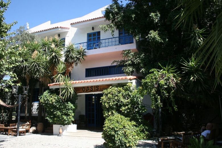 Oasis Hotel & Bungalows