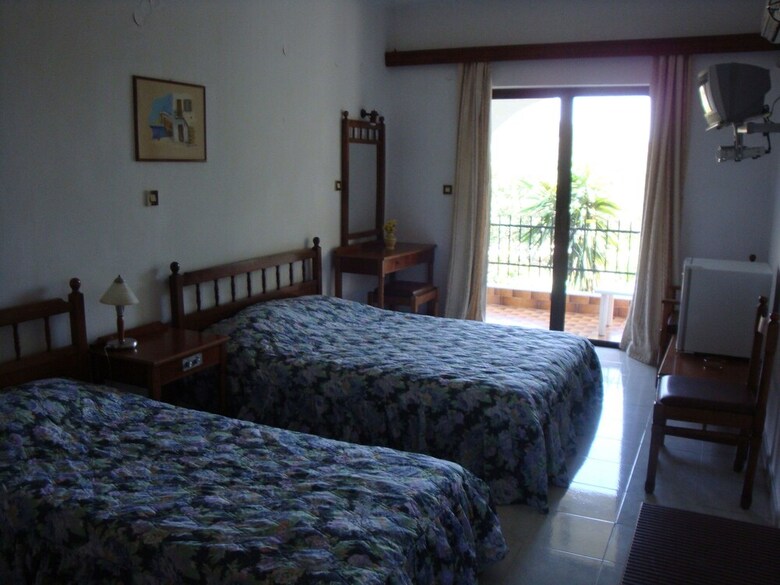 Oasis Hotel & Bungalows