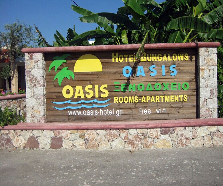 Oasis Hotel & Bungalows