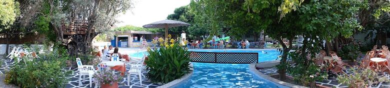 Oasis Hotel & Bungalows