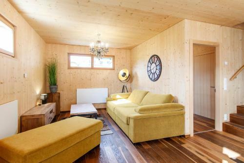 Bio-vollholzhaus Mit Badeplatz