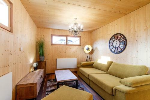 Bio-vollholzhaus Mit Badeplatz