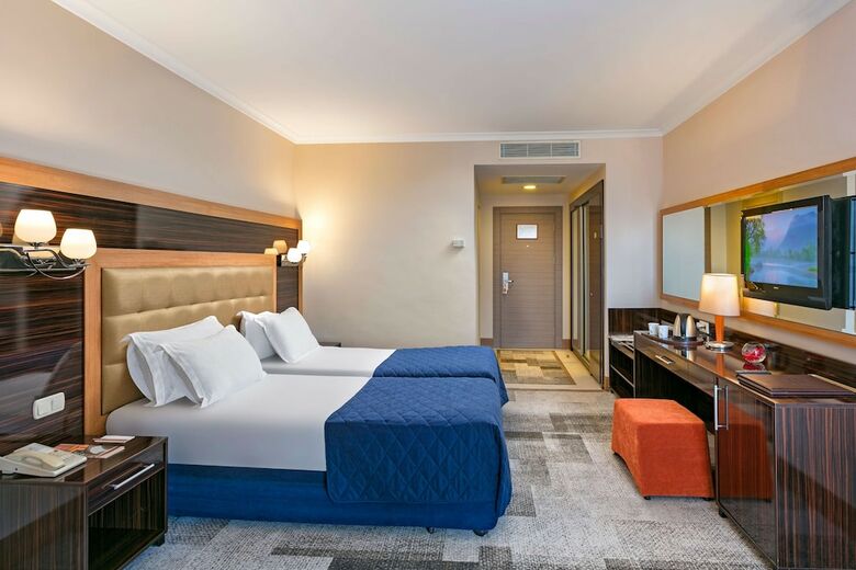 Hotel Pine Beach Resort