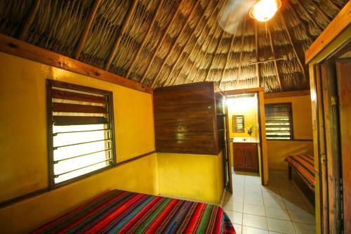 Hotel Cohune Palms River Cabanas