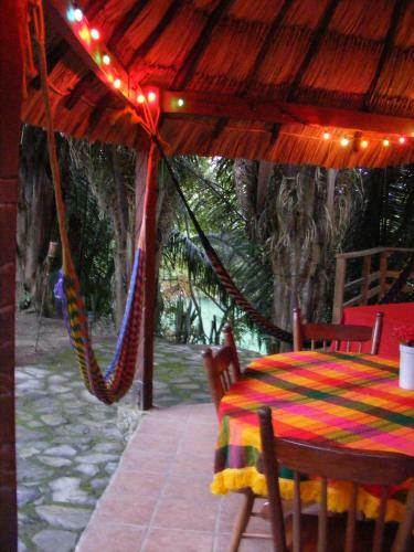Hotel Cohune Palms River Cabanas