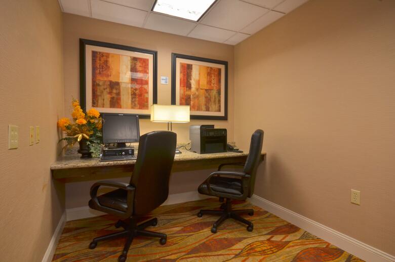 Holiday Inn Express Hotel & Suites Pine Bluff/pines Mall