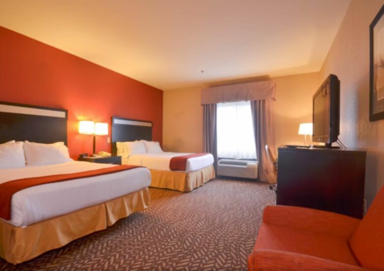 Holiday Inn Express Hotel & Suites Pine Bluff/pines Mall