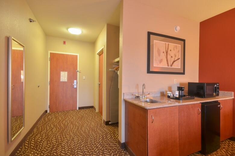 Holiday Inn Express Hotel & Suites Pine Bluff/pines Mall