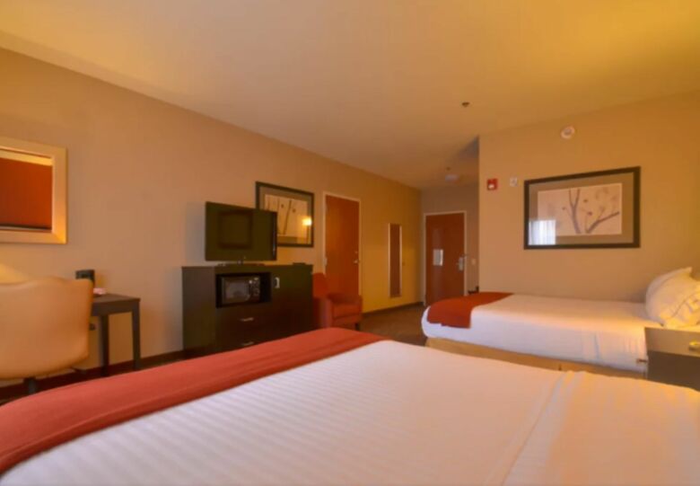 Holiday Inn Express Hotel & Suites Pine Bluff/pines Mall