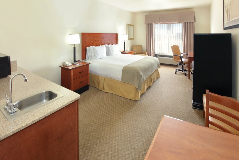 Holiday Inn Express Hotel & Suites Pine Bluff/pines Mall