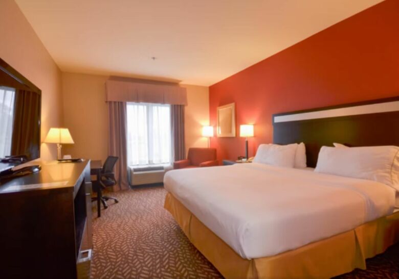Holiday Inn Express Hotel & Suites Pine Bluff/pines Mall