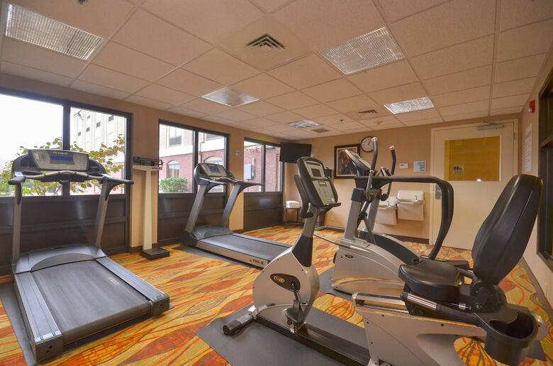 Holiday Inn Express Hotel & Suites Pine Bluff/pines Mall