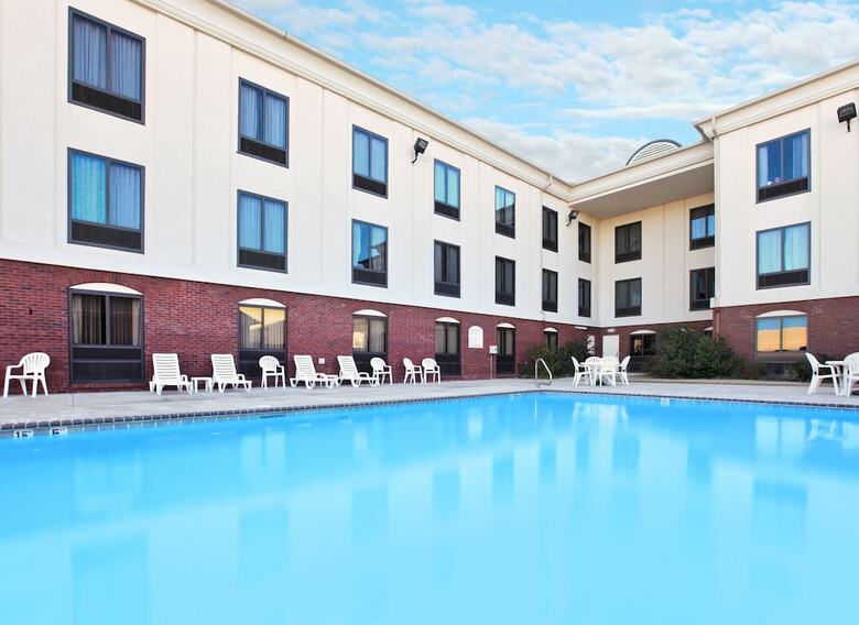 Holiday Inn Express Hotel & Suites Pine Bluff/pines Mall
