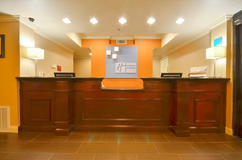 Holiday Inn Express Hotel & Suites Pine Bluff/pines Mall