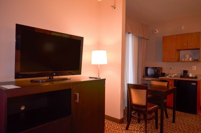 Holiday Inn Express Hotel & Suites Pine Bluff/pines Mall