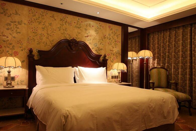 Royal Phoenix Hotel